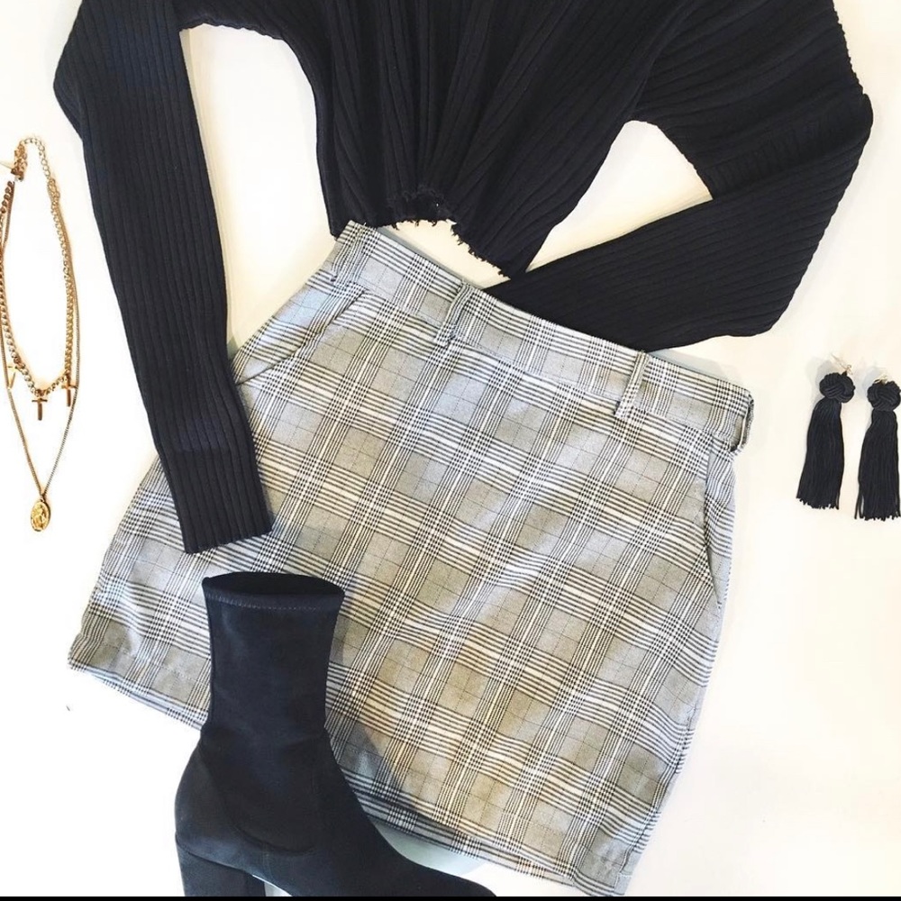 Grey plaid skirt
